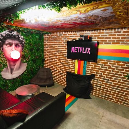 Capsule Art Deco - Jacuzzi - Netflix - Home Cinema - Arcade De Jeux & Nintendo Switch - 2 Chambres - Filet Suspendu Valenciennes Bagian luar foto