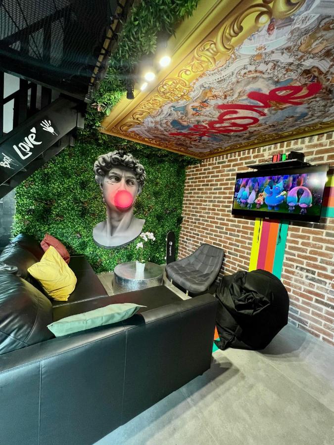 Capsule Art Deco - Jacuzzi - Netflix - Home Cinema - Arcade De Jeux & Nintendo Switch - 2 Chambres - Filet Suspendu Valenciennes Bagian luar foto