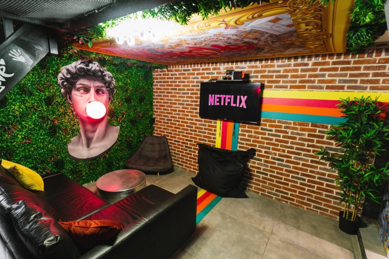 Capsule Art Deco - Jacuzzi - Netflix - Home Cinema - Arcade De Jeux & Nintendo Switch - 2 Chambres - Filet Suspendu Valenciennes Bagian luar foto